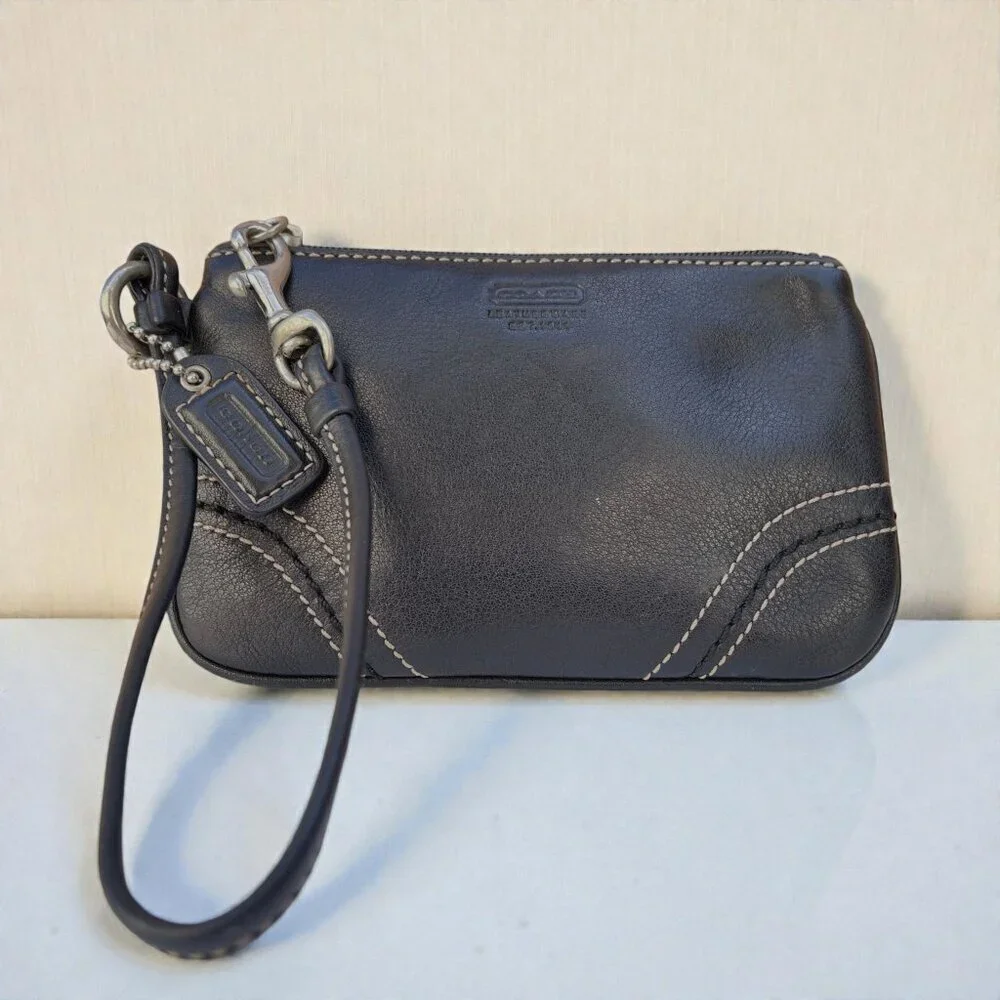 Coach Soho Wristlet Black Leather Contrast Stitching 6